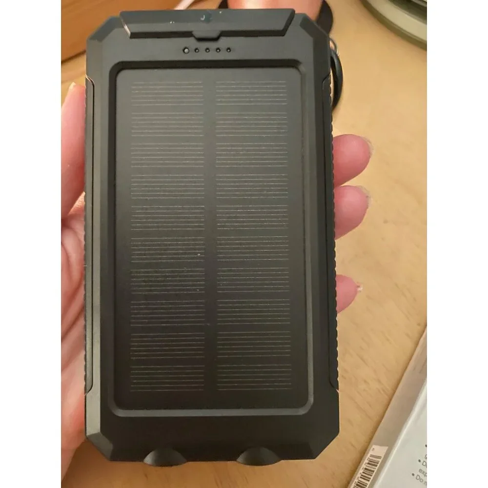 New Safe Speed Outdoor Protection Solar Power Bank with Ultra Bright Flashlight